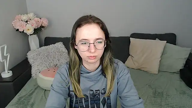 Mini Diva online show from September 27, 8:08 am