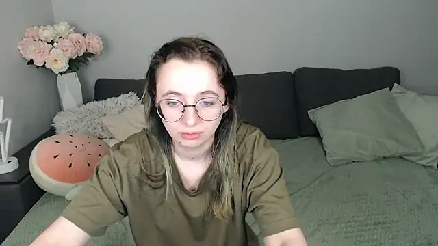 Mini Diva online show from October 1, 8:31 am