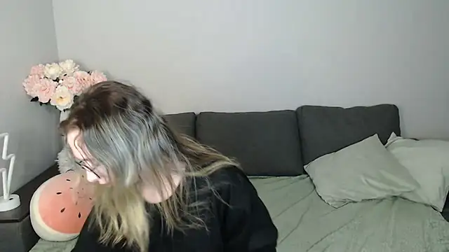 Mini Diva online show from October 11, 8:13 am