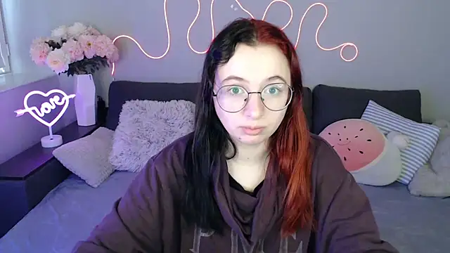 Mini Diva online show from November 7, 9:09 am