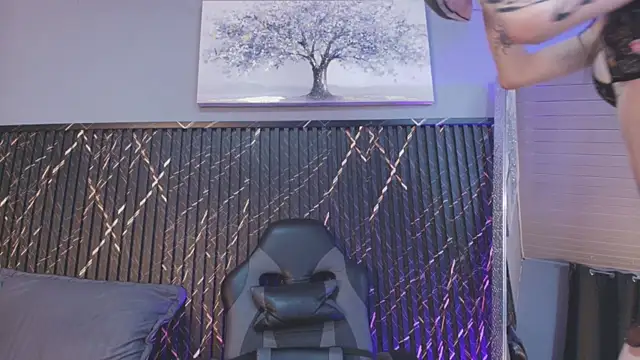 Snapshot of bathory_vamps chatting on October 15, 3:17 am bathory vamps online show from October 15, 3:17 am