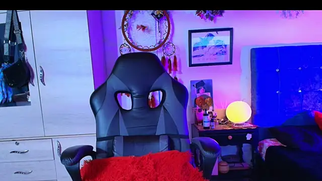 Snapshot of bathory_vamps chatting on November 12, 2:17 pm bathory vamps online show from November 12, 2:17 pm