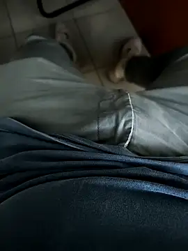 Snapshot of onbifeet chatting on December 17, 2:12 pm onbifeet online show from December 17, 2:12 pm