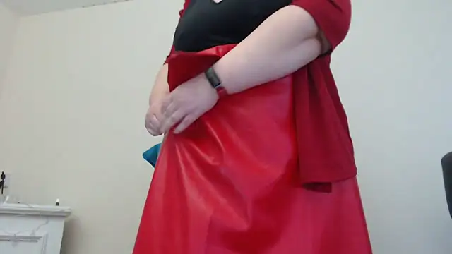 Snapshot of MilfGina chatting on February 5, 3:52 pm MilfGina online show from February 5, 3:52 pm