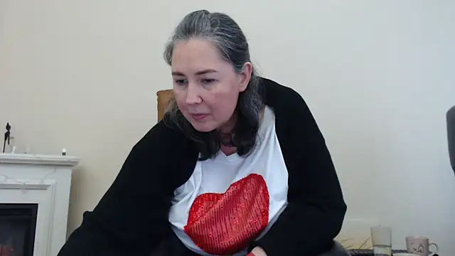 Snapshot of MilfGina chatting on February 10, 3:32 pm MilfGina online show from February 10, 3:32 pm
