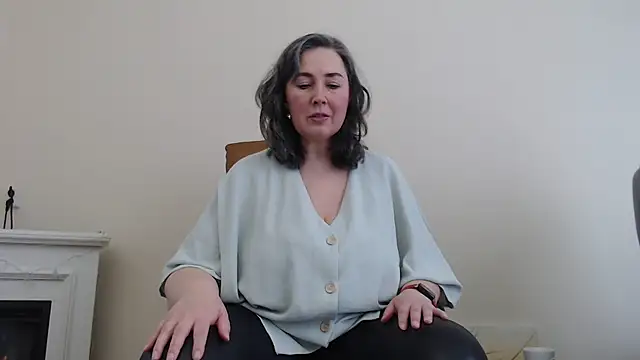 Snapshot of MilfGina chatting on February 28, 12:31 pm MilfGina online show from February 28, 12:31 pm