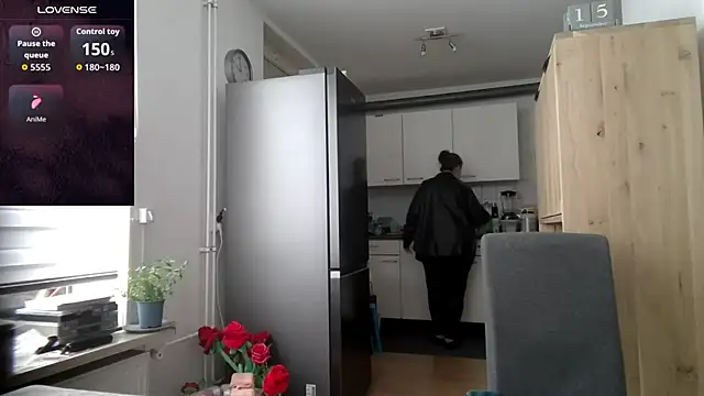 Snapshot of MilfGina chatting on September 16, 8:04 am MilfGina online show from September 16, 8:04 am