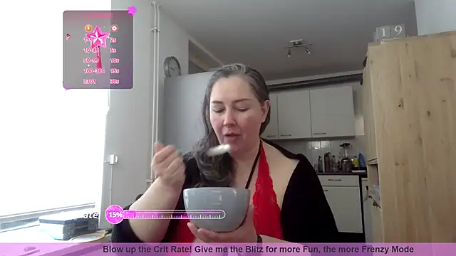 Snapshot of MilfGina chatting on November 20, 8:47 am MilfGina online show from November 20, 8:47 am