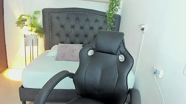 zoe danae  online show from December 29, 3:24 pm