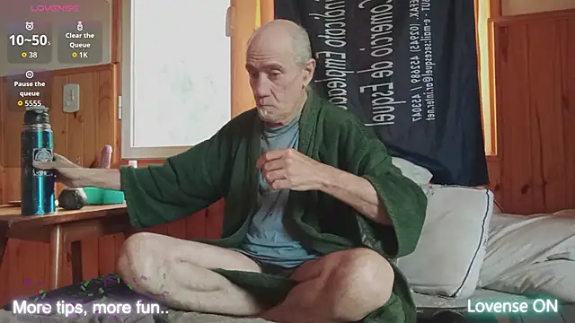 Snapshot of papifacu chatting on October 30, 11:33 am papifacu online show from October 30, 11:33 am