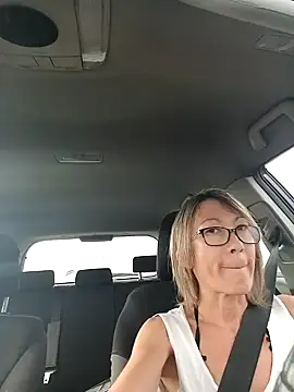 Snapshot of Timide_girl2 chatting on December 16, 1:00 pm Timide girl2 online show from December 16, 1:00 pm