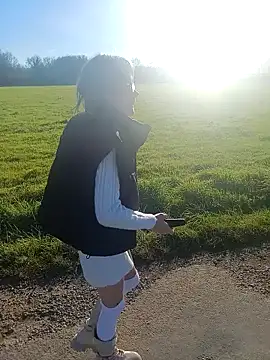 Snapshot of Timide_girl2 chatting on December 26, 1:54 pm Timide girl2 online show from December 26, 1:54 pm