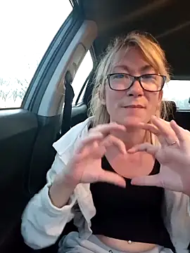 Snapshot of Timide_girl2 chatting on March 12, 2:56 pm Timide girl2 online show from March 12, 2:56 pm