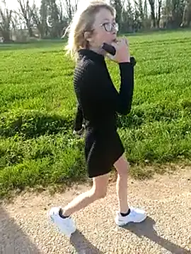 Snapshot of Timide_girl2 chatting on March 18, 3:31 pm Timide girl2 online show from March 18, 3:31 pm