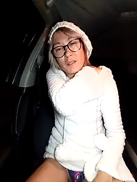 Snapshot of Timide_girl2 chatting on December 16, 5:23 am Timide girl2 online show from December 16, 5:23 am