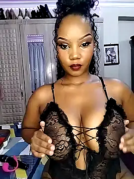 Snapshot of Spotty_Coochie chatting on February 9, 9:39 pm Spotty Coochie online show from February 9, 9:39 pm