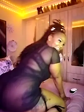 Snapshot of Spotty_Coochie chatting on February 21, 10:15 pm Spotty Coochie online show from February 21, 10:15 pm