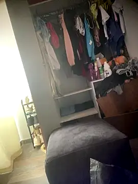 Berry Bans online show from November 17, 6:24 pm