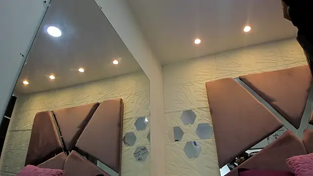 Charlotte Ice1 online show from December 29, 5:12 pm