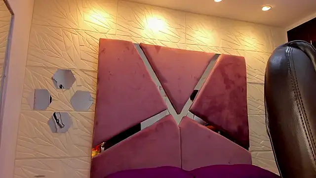 Charlotte Ice1 online show from September 8, 4:17 pm