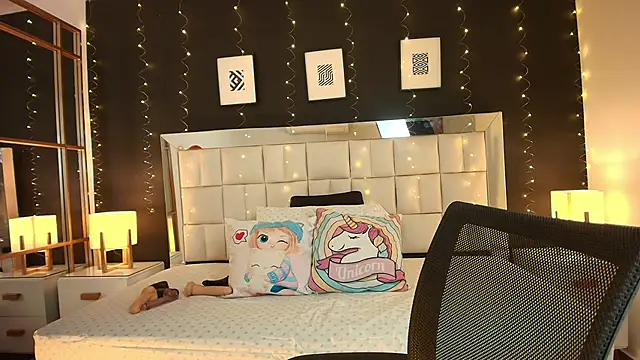 lisa casper online show from March 1, 4:00 pm