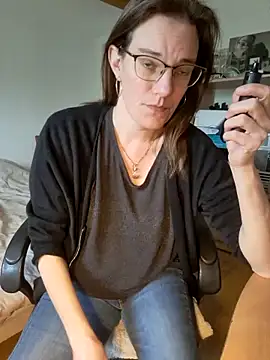 SpiceLea online show from March 3, 12:37 pm