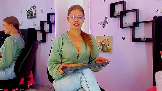 Laurablue online show from December 14, 8:40 pm