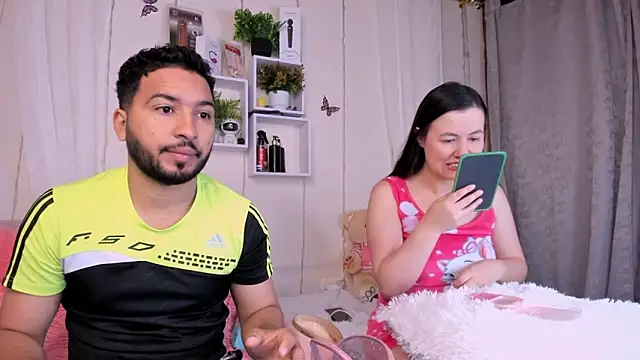 Idara and Edahi01 online show from March 22, 4:58 pm