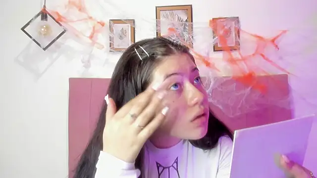 Snapshot of GENNESIS_LOVE chatting on October 17, 2:04 am GENNESIS LOVE online show from October 17, 2:04 am