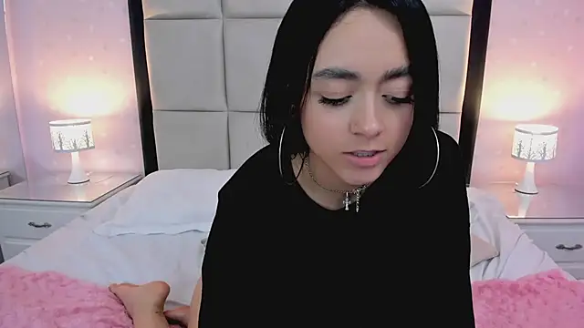 HannaClarrk  online show from January 28, 2:42 pm