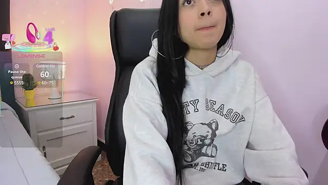 HannaClarrk  online show from March 12, 4:35 pm