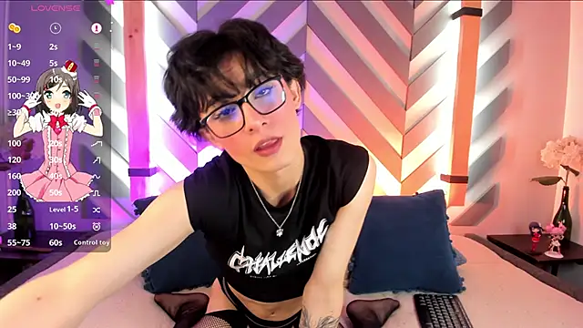 Snapshot of cherryy_boy chatting on December 18, 9:51 pm cherryy boy online show from December 18, 9:51 pm