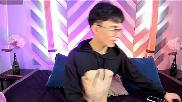 Snapshot of cherryy_boy chatting on January 20, 12:28 pm cherryy boy online show from January 20, 12:28 pm