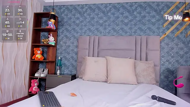 NiiaMoore online show from October 3, 10:18 pm