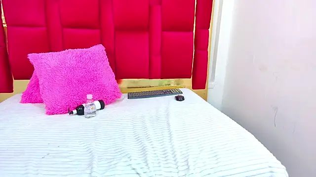 Snapshot of CoralHarrinson chatting on March 22, 12:28 am CoralHarrinson online show from March 22, 12:28 am