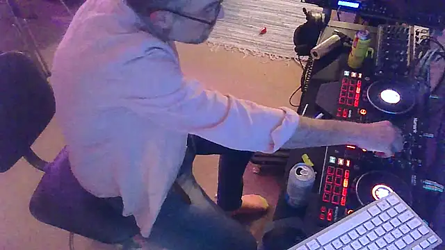 Snapshot of bibananaman chatting on December 9, 8:44 pm bibananaman online show from December 9, 8:44 pm