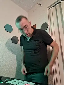 Snapshot of bibananaman chatting on October 9, 9:13 pm bibananaman online show from October 9, 9:13 pm