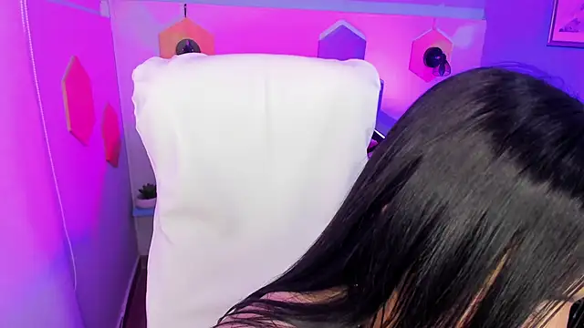 Hanna  Becker  online show from January 21, 7:04 am