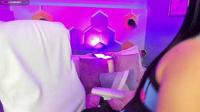 Hanna  Becker  online show from January 24, 3:54 am