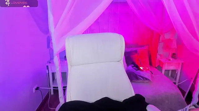 Hanna  Becker  online show from February 26, 3:32 am