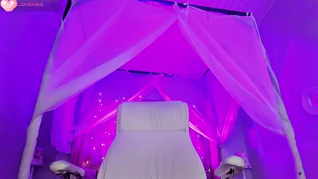 Hanna  Becker  online show from February 28, 7:05 am