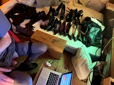 Snapshot of alexheels_boots chatting on September 25, 1:09 am alexheels boots online show from September 25, 1:09 am