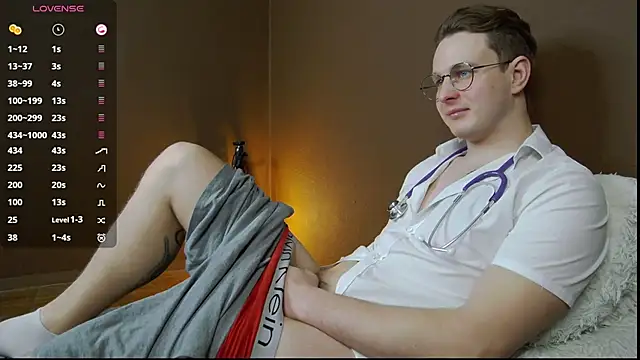 Snapshot of charlie_smiley chatting on December 1, 7:14 pm charlie smiley online show from December 1, 7:14 pm