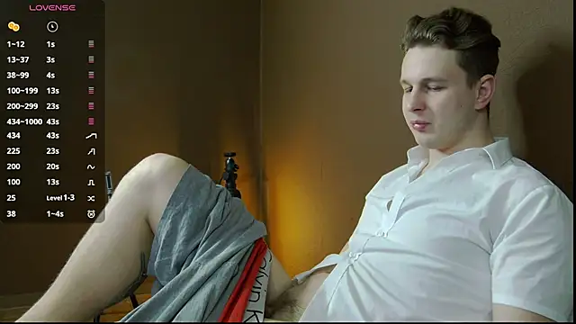 Snapshot of charlie_smiley chatting on December 2, 11:18 pm charlie smiley online show from December 2, 11:18 pm