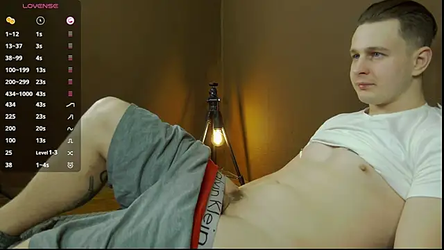 Snapshot of charlie_smiley chatting on December 15, 3:34 am charlie smiley online show from December 15, 3:34 am