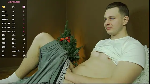 Snapshot of charlie_smiley chatting on December 18, 5:48 am charlie smiley online show from December 18, 5:48 am