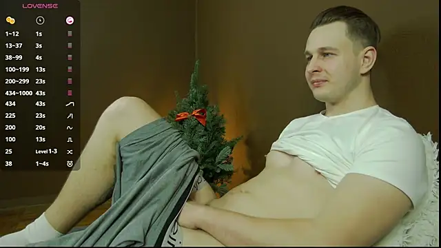 Snapshot of charlie_smiley chatting on January 3, 5:39 am charlie smiley online show from January 3, 5:39 am