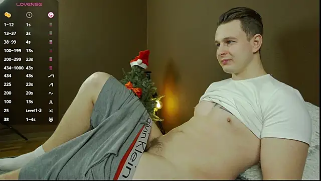 Snapshot of charlie_smiley chatting on January 13, 5:33 am charlie smiley online show from January 13, 5:33 am