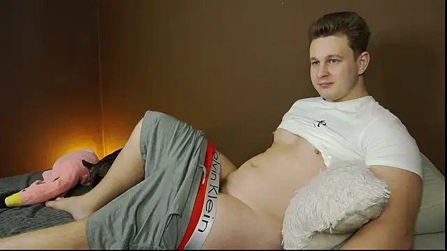 Snapshot of charlie_smiley chatting on October 26, 1:33 am charlie smiley online show from October 26, 1:33 am