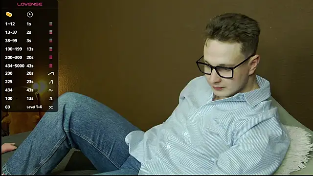 Snapshot of charlie_smiley chatting on November 23, 7:24 pm charlie smiley online show from November 23, 7:24 pm